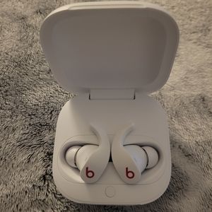 Beats Studio Buds-voice cancelation